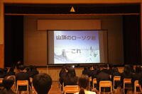 山頂のローソク岩